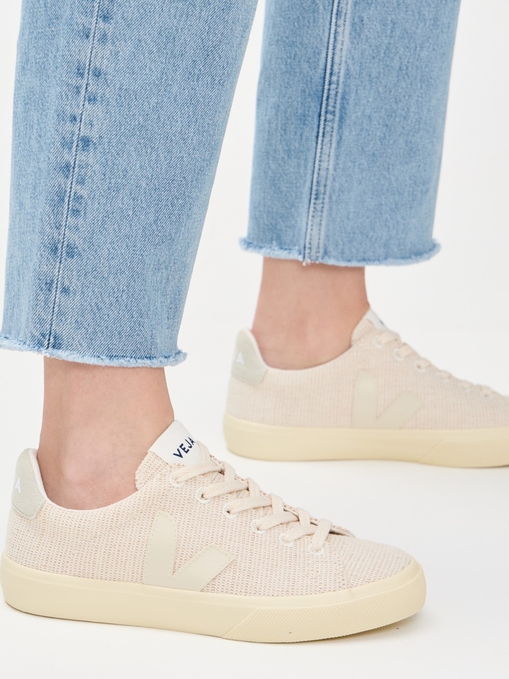NWOT Veja Campo Mesh Sneakers